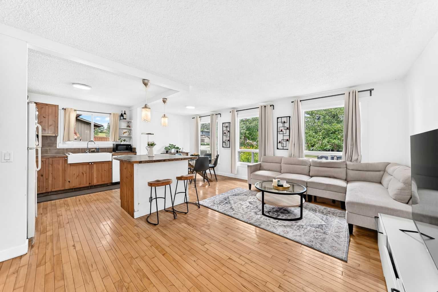 11 Bedford Drive NE
