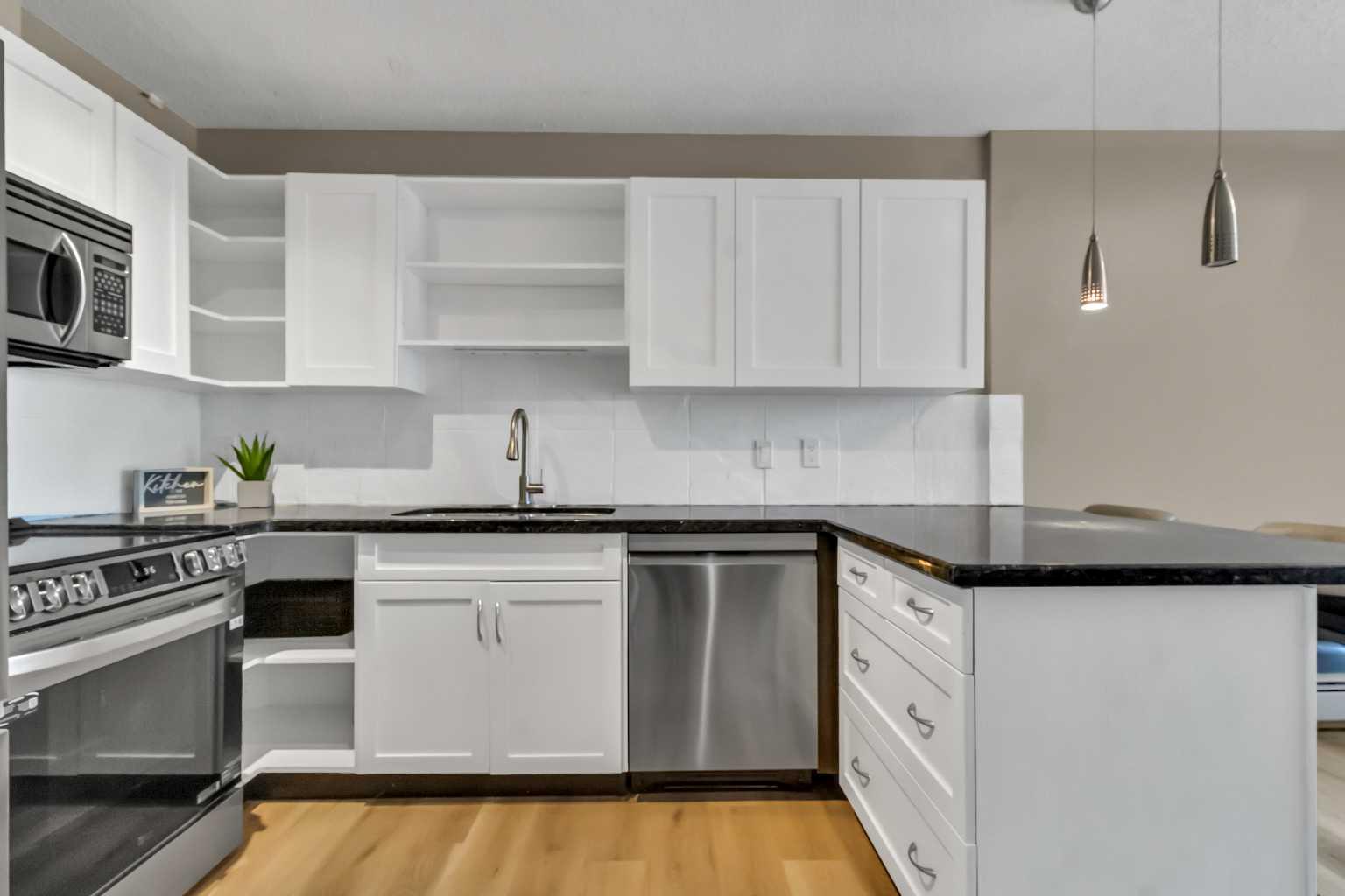 218 Village Terrace SW 8