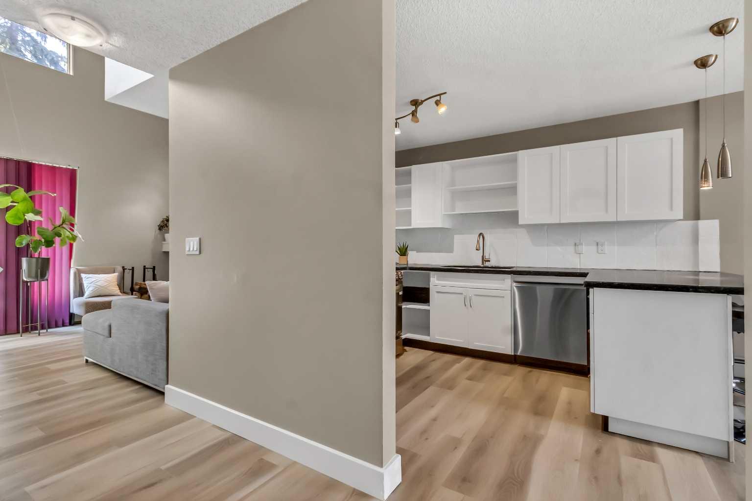 218 Village Terrace SW 8