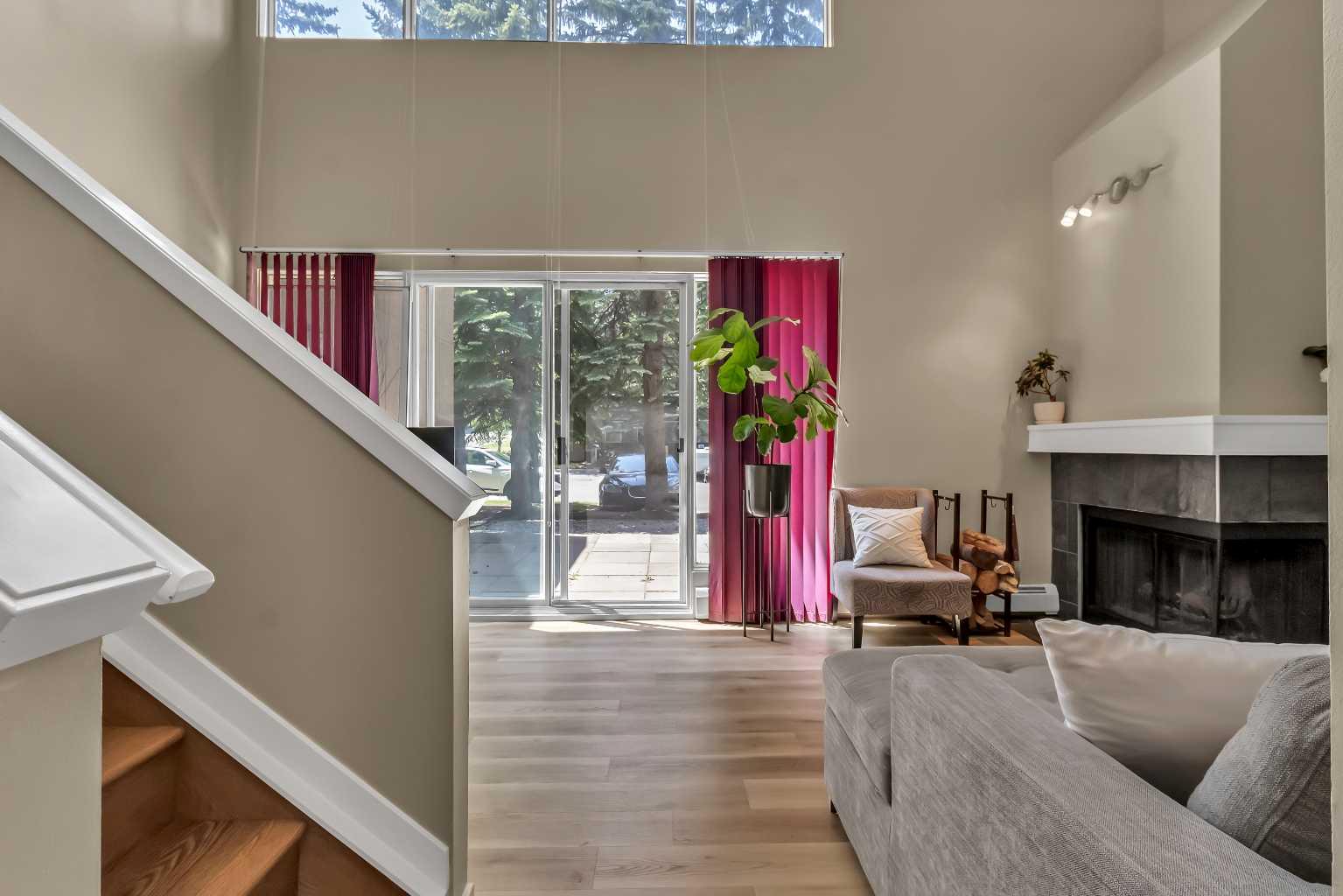 218 Village Terrace SW 8