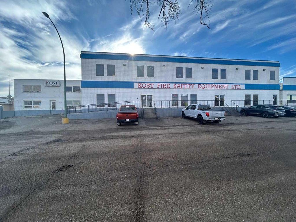 Photo of 655 14 Street SW, Medicine Hat, AB T1A 4V5 (MLS # A2292401)