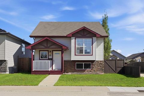Photo of 48 Vanson Close, Red Deer, AB T4R 0G6 (MLS # A2327187)