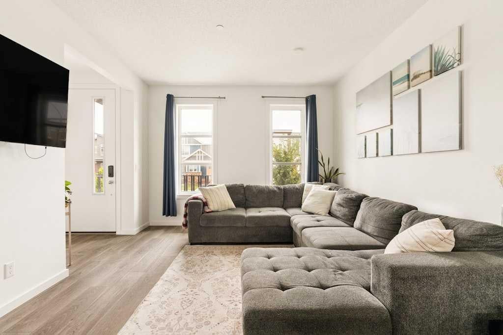 39 Howse Rise NE