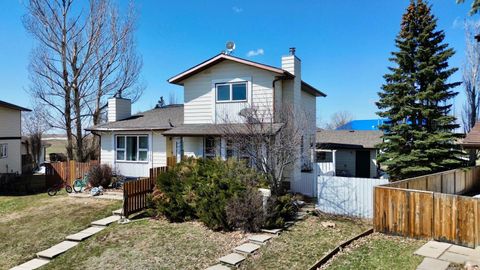 Photo of 177 Shacker Cres, Hanna, AB T0J 1P0 (MLS # A2304163)