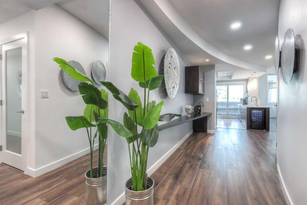 Photo of 530 12 Avenue SW #604, Calgary, AB T2R 0B1 (MLS # A2317162)
