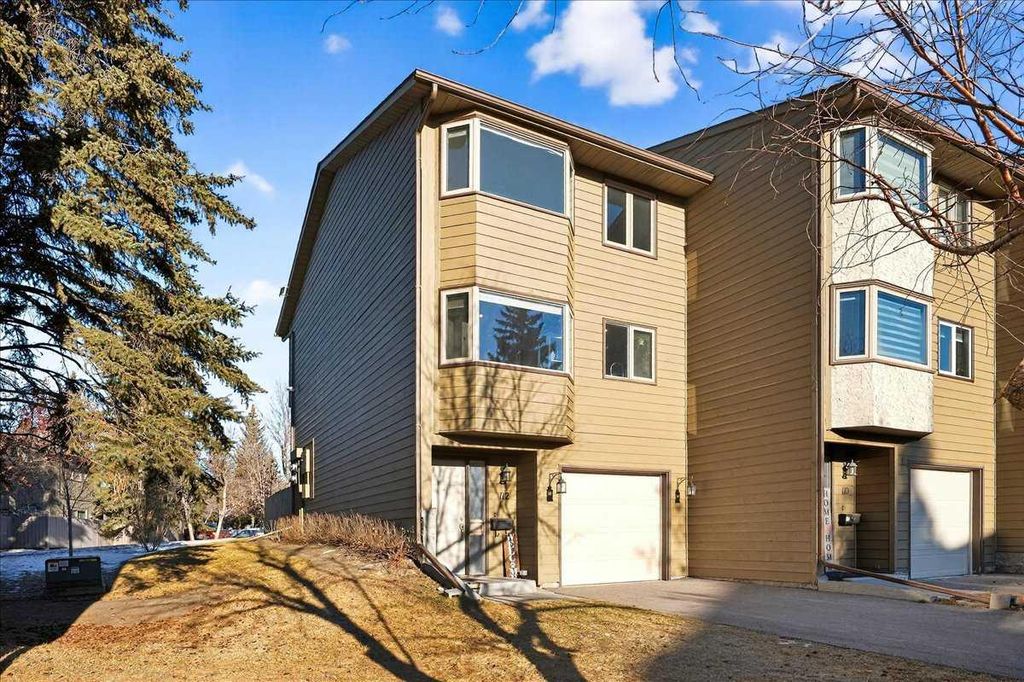 Photo of 112 Glamis Terrace SW, Calgary, AB T3E 6V3 (MLS # A2280483)