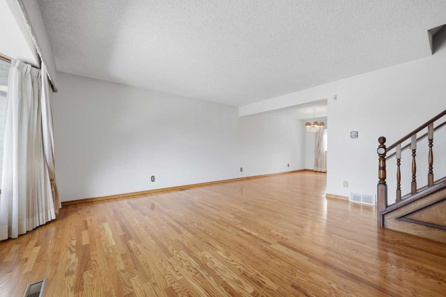 480 Berkley Crescent NW