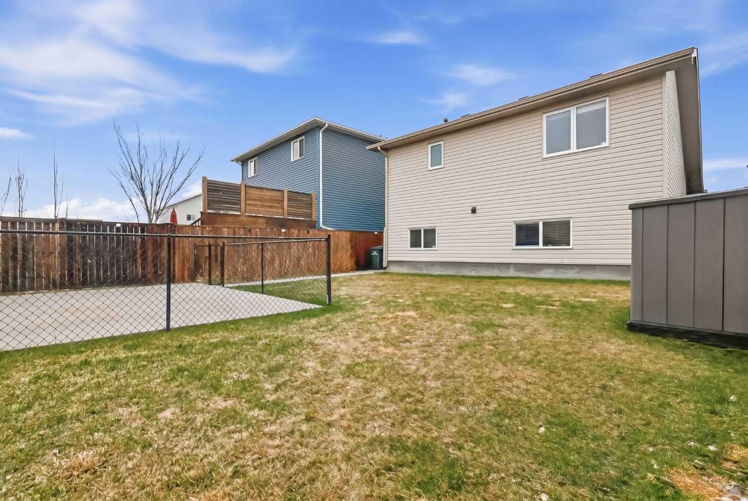 389 Moonlight Way W