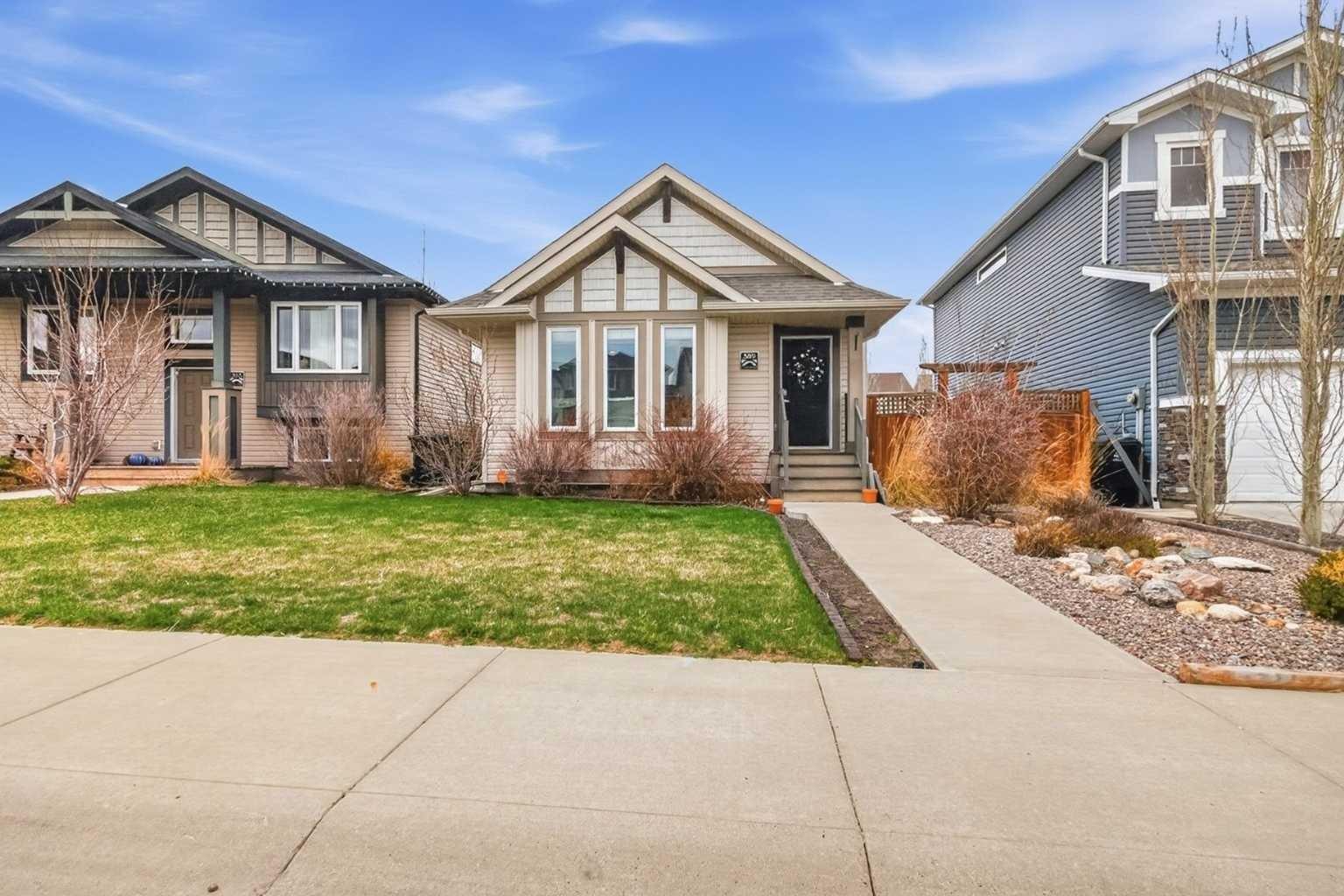 389 Moonlight Way W