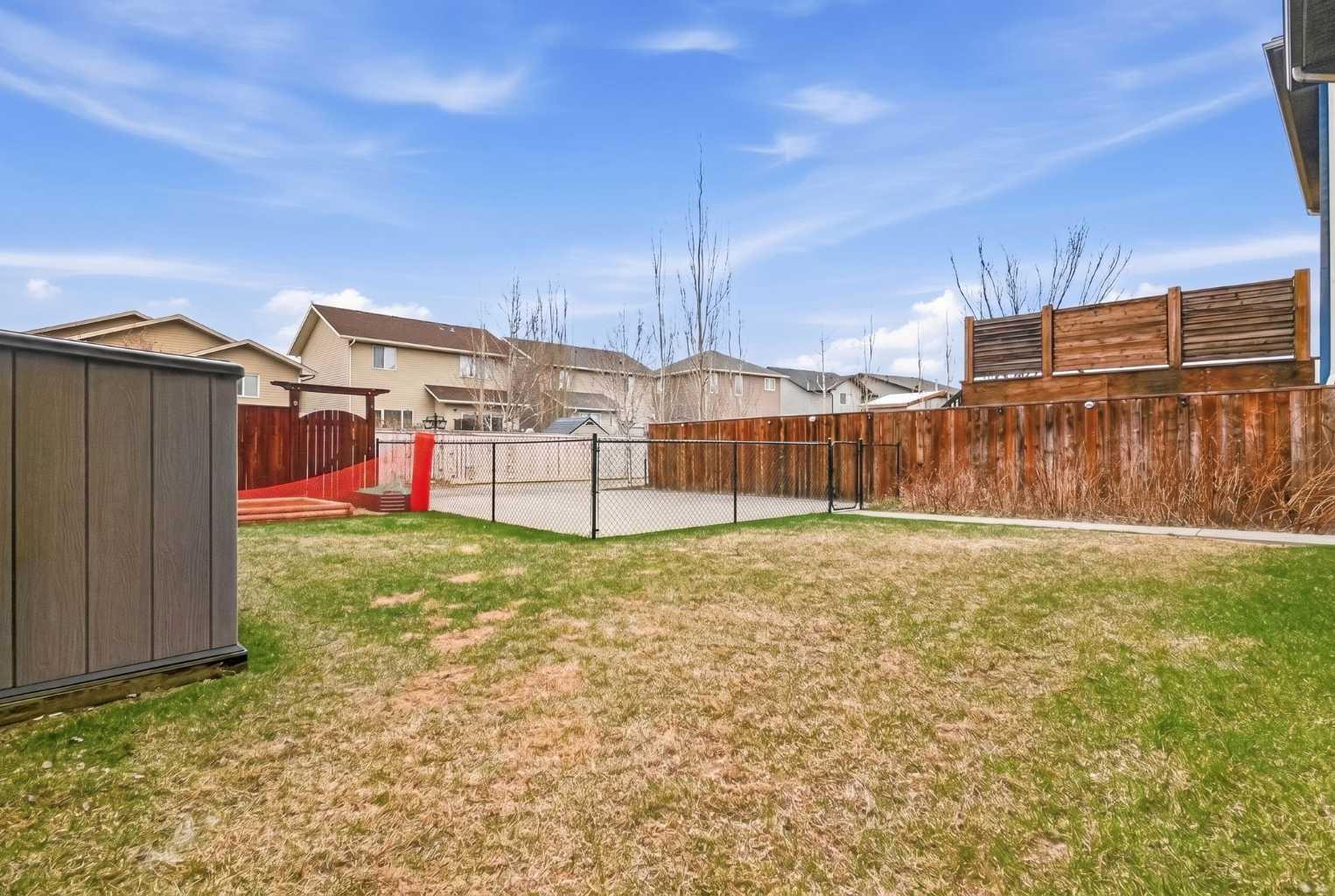 389 Moonlight Way W
