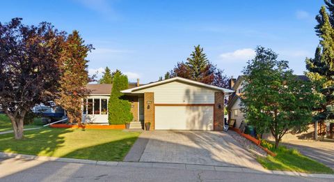 Photo of 6016 Dalcastle Crescent NW, Calgary, AB T3A 1S4 (MLS # A2329202)