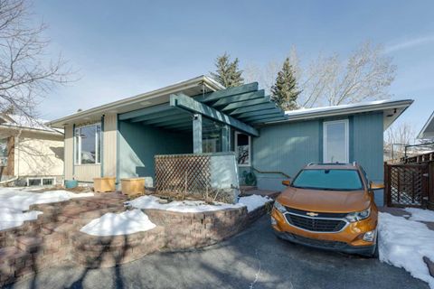 Photo of 328 Norseman Road NW, Calgary, AB T2K 5M5 (MLS # A2295966)