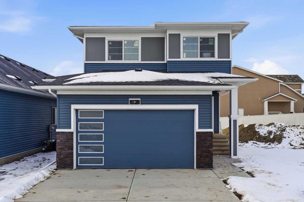 Photo of 9 Bayview Mews SW, Airdrie, AB T4B 5P1 (MLS # A2293386)