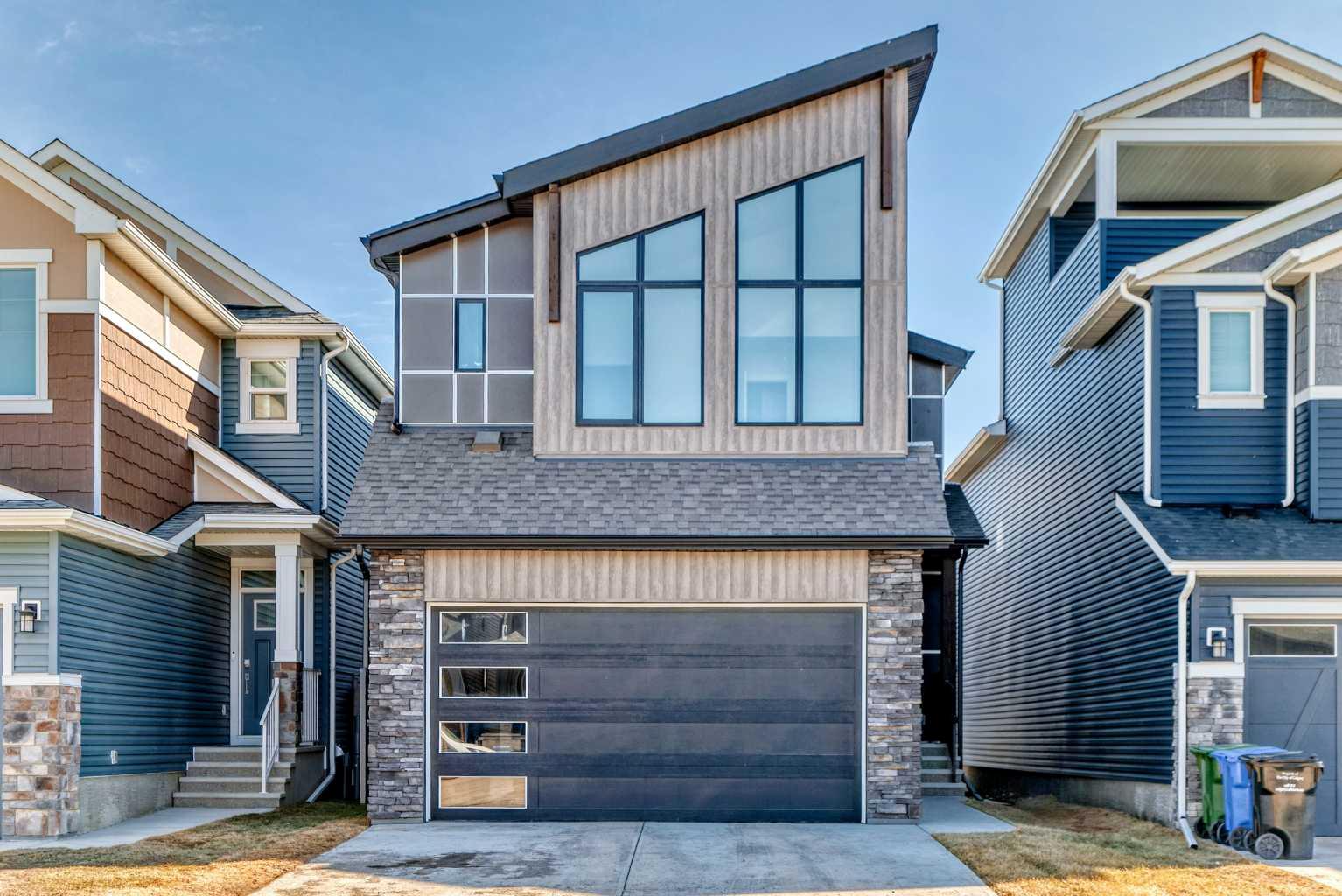 138 Silver Spruce Grove SW