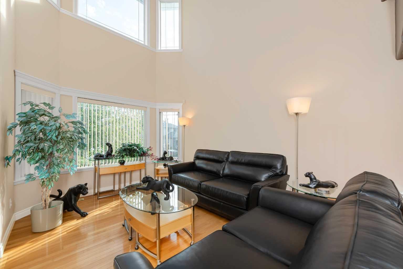 112 Cove Crescent