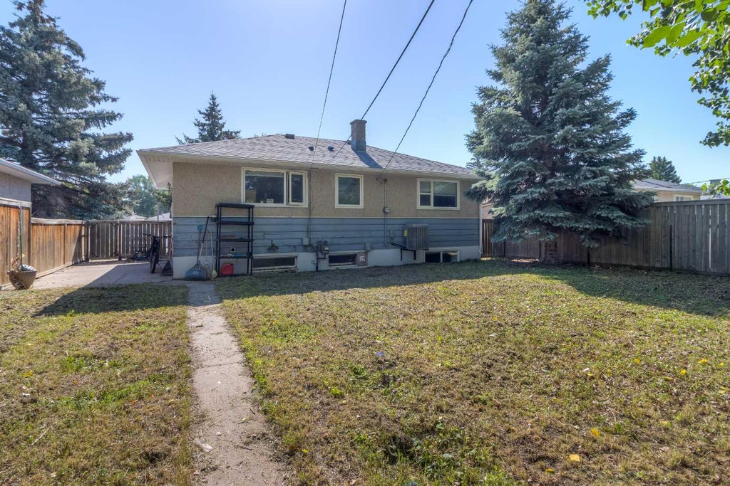 Photo of 830 9 Street N, Lethbridge, AB T1H 1Z5 (MLS # A2351776)