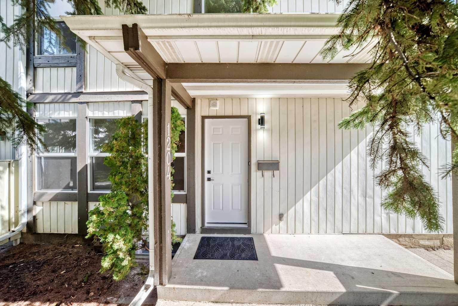 544 Blackthorn Road NE 1204