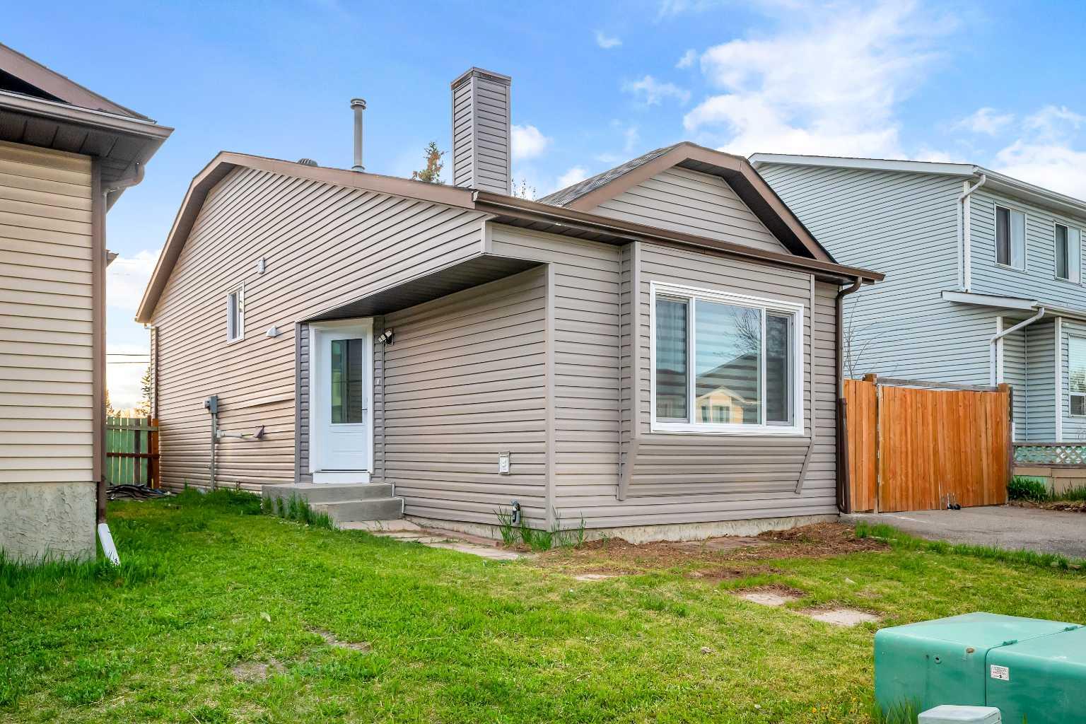 81 Falmere Way NE