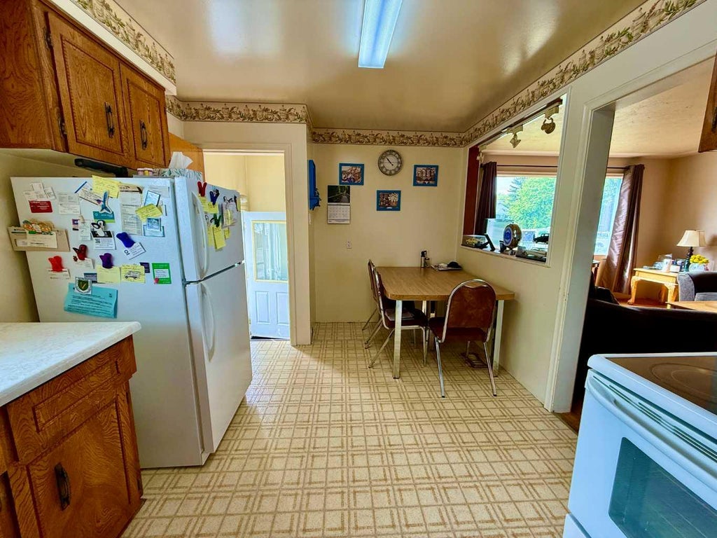 Photo of 114 Bliss Avenue, Hinton, AB T7V 1C2 (MLS # A2317889)