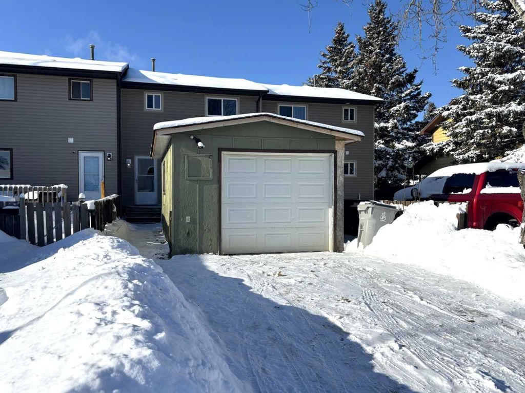 Photo of 31 Kimzey Crossing, Whitecourt, AB T7S 1G1 (MLS # A2296654)