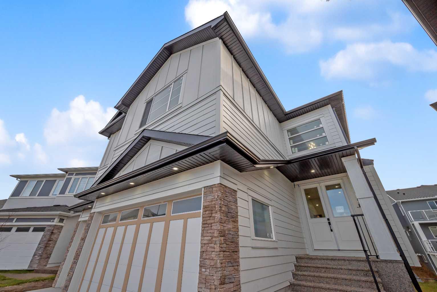 327 Kinniburgh Place