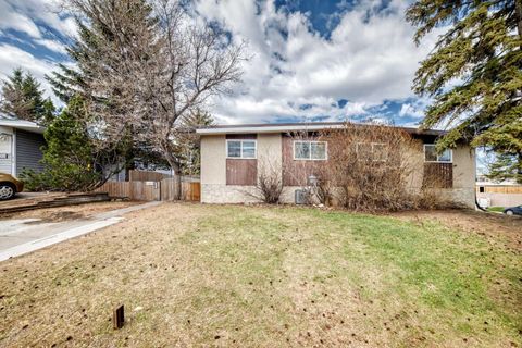 Photo of 921 Mckinnon Drive NE, Calgary, AB T2E 7B5 (MLS # A2303810)