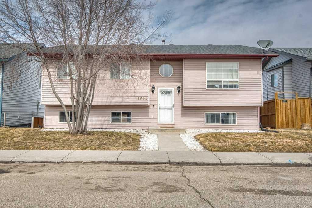 Photo of 1905 Strathcona Terrace, Strathmore, AB T1P 1S1 (MLS # A2300085)