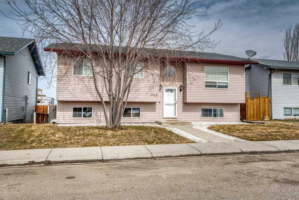 Photo of 1905 Strathcona Terrace, Strathmore, AB T1P 1S1 (MLS # A2300085)