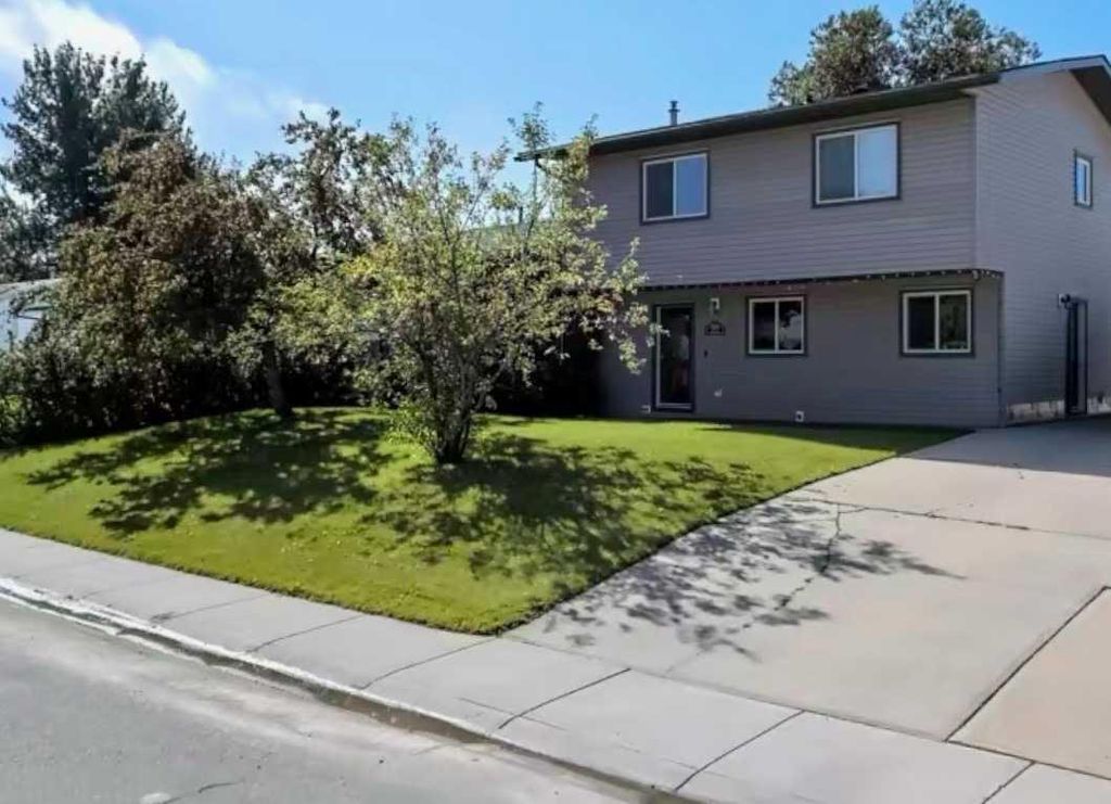 Photo of 501 7 Avenue, Fox Creek, AB T0H 1P0 (MLS # A2307411)