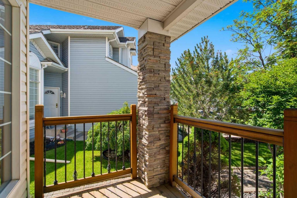 Photo of 144 Douglas Ridge Close SE, Calgary, AB T2Z 2P6 (MLS # A2326399)