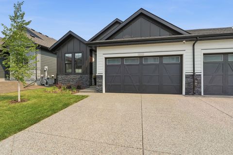 Photo of 648 Shawnee Terrace SW, Calgary, AB T2Y 0T5 (MLS # A2332020)