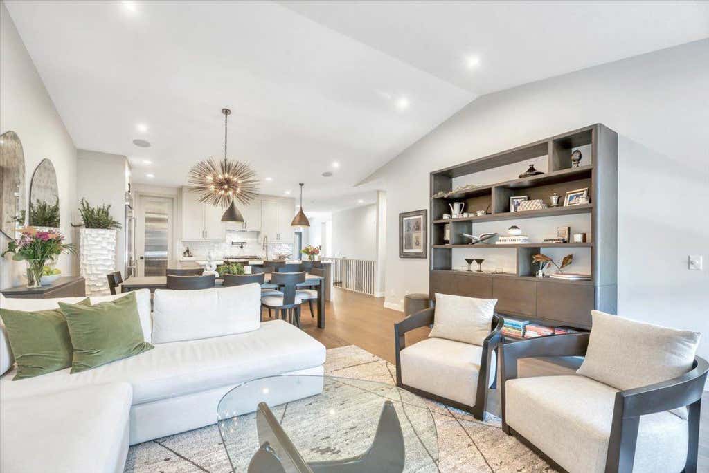 Photo of 648 Shawnee Terrace SW, Calgary, AB T2Y 0T5 (MLS # A2332020)