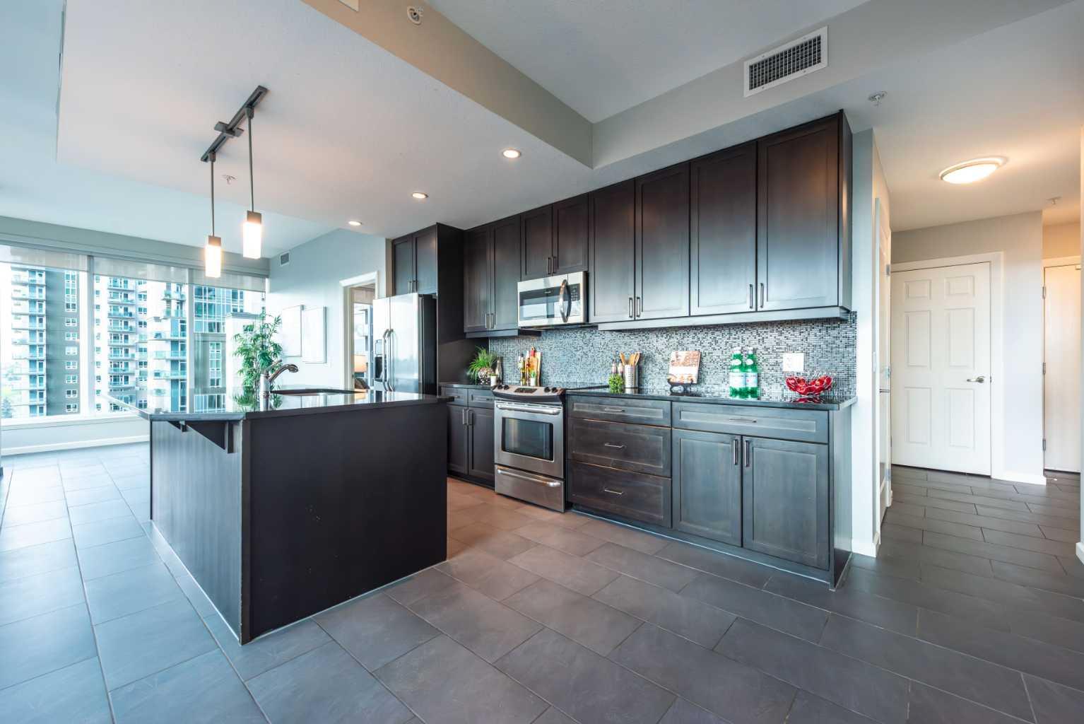 211 13 Avenue SE 1307