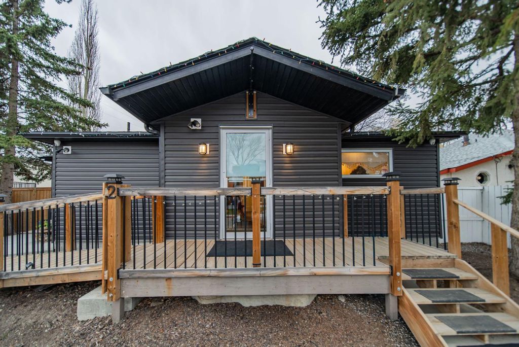 Photo of 2 Elk Avenue, Okotoks, AB T1S 1J8 (MLS # A2307617)
