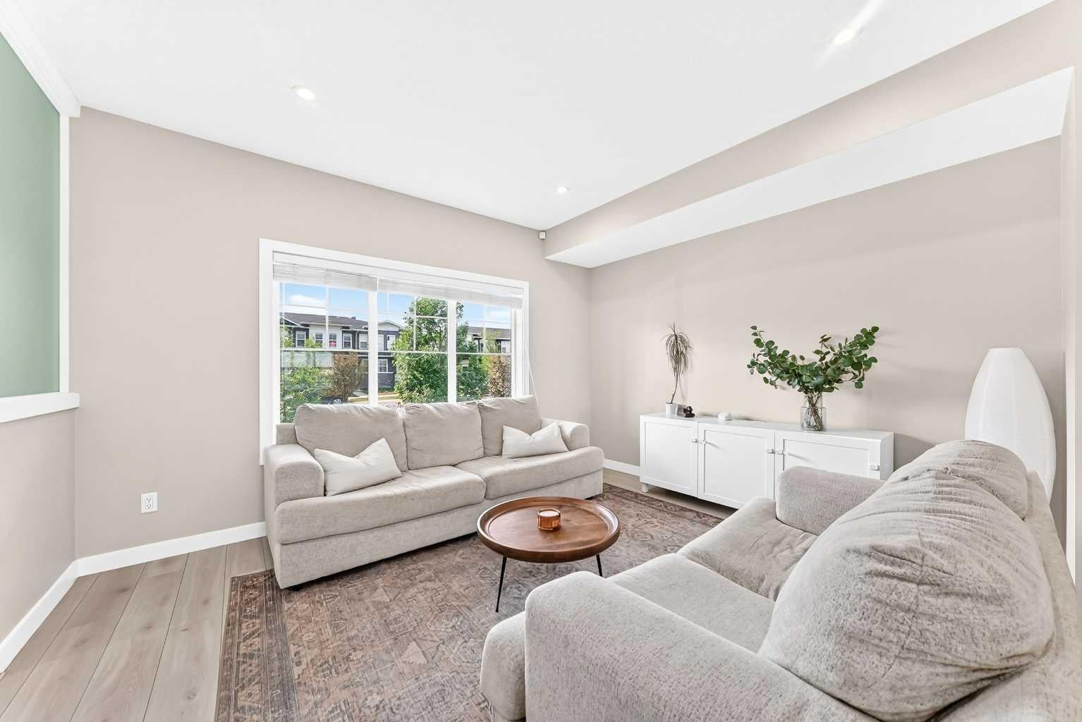 449 West Lakeview Drive