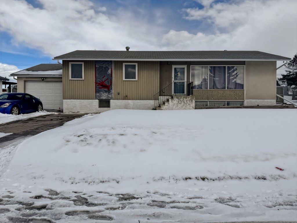 Photo of 604 7 Avenue, Fox Creek, AB T0H 1P0 (MLS # A2294936)