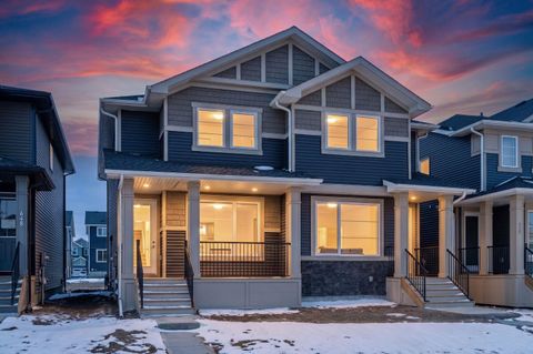 Photo of 652 Sora Boulevard SE, Calgary, AB T3S 0L6 (MLS # A2305761)