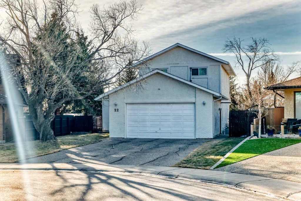Photo of 22 Sherwood Crescent W, Lethbridge, AB T1K 6G1 (MLS # A2283300)