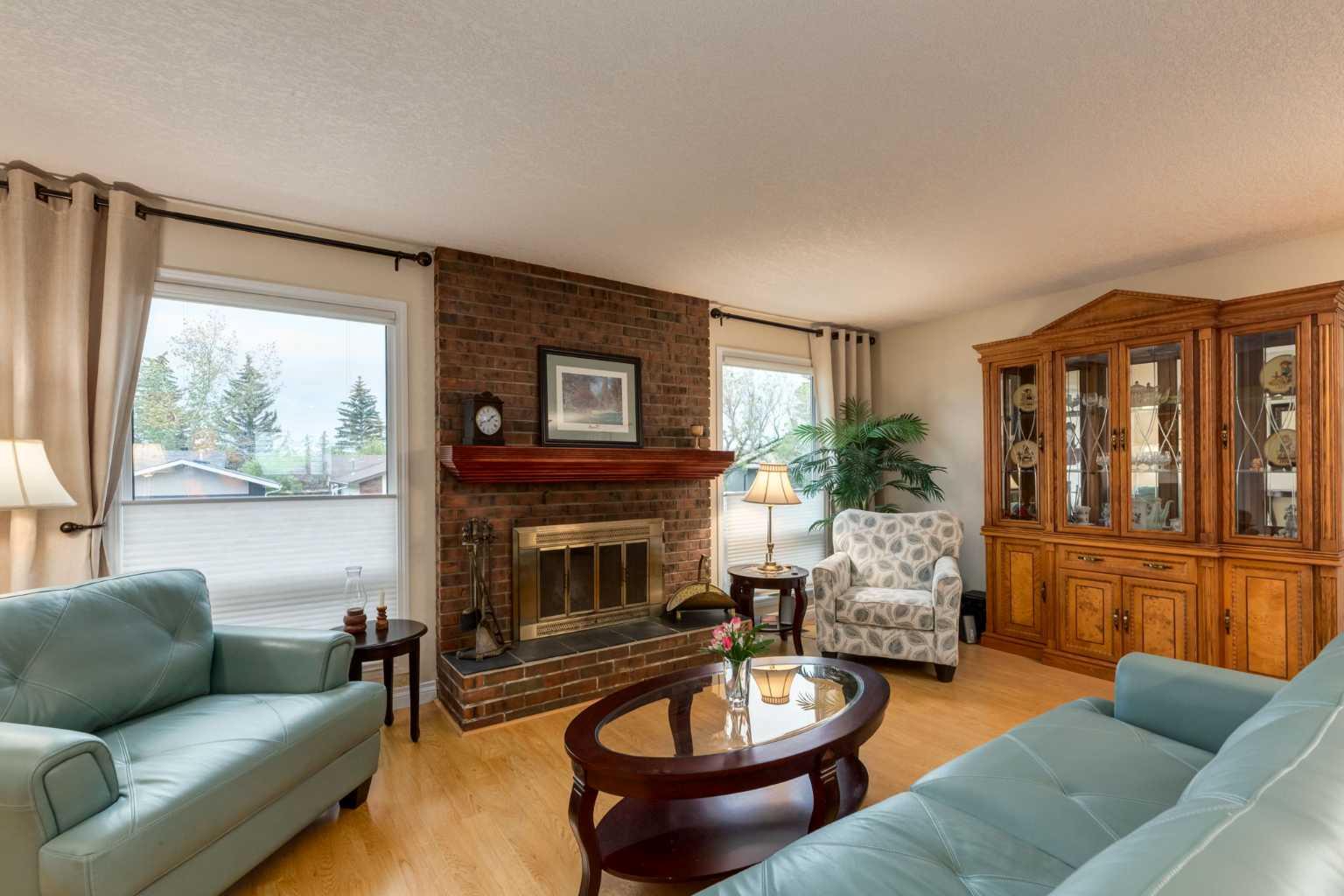 120 Silverthorn Way NW