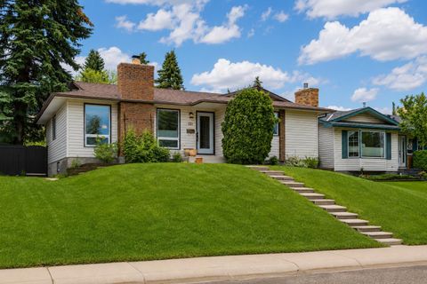 Photo of 120 Silverthorn Way NW, Calgary, AB T3B 4K3 (MLS # A2317263)