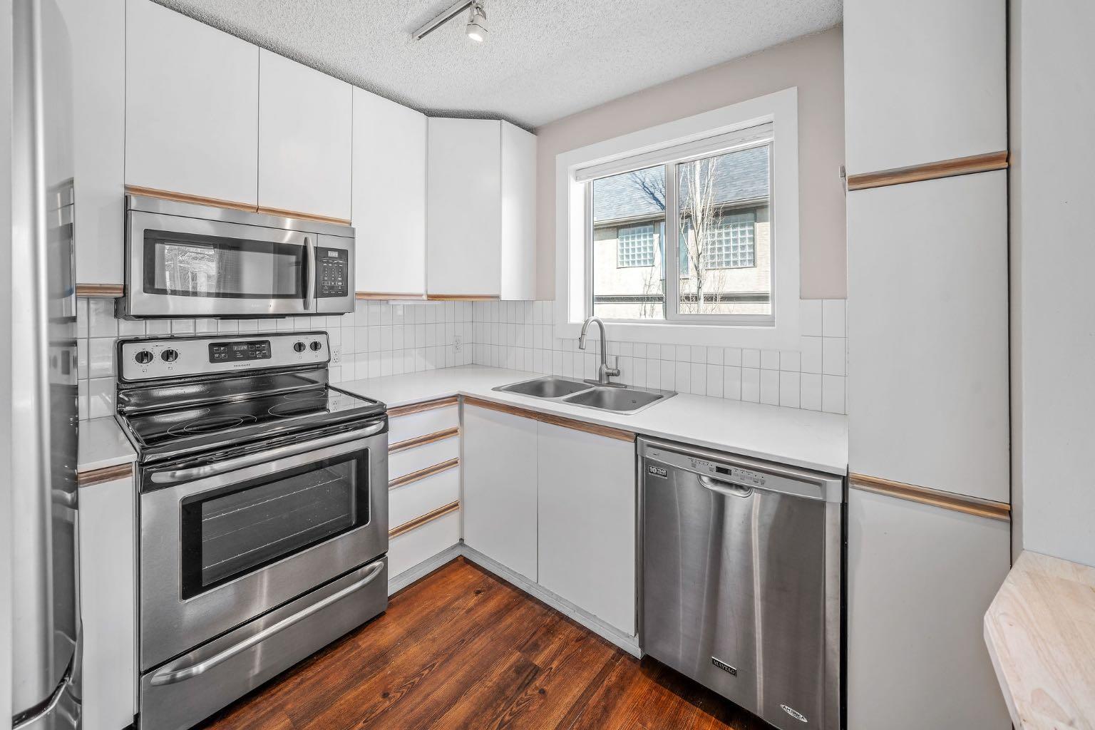 808 Royal Avenue SW 207