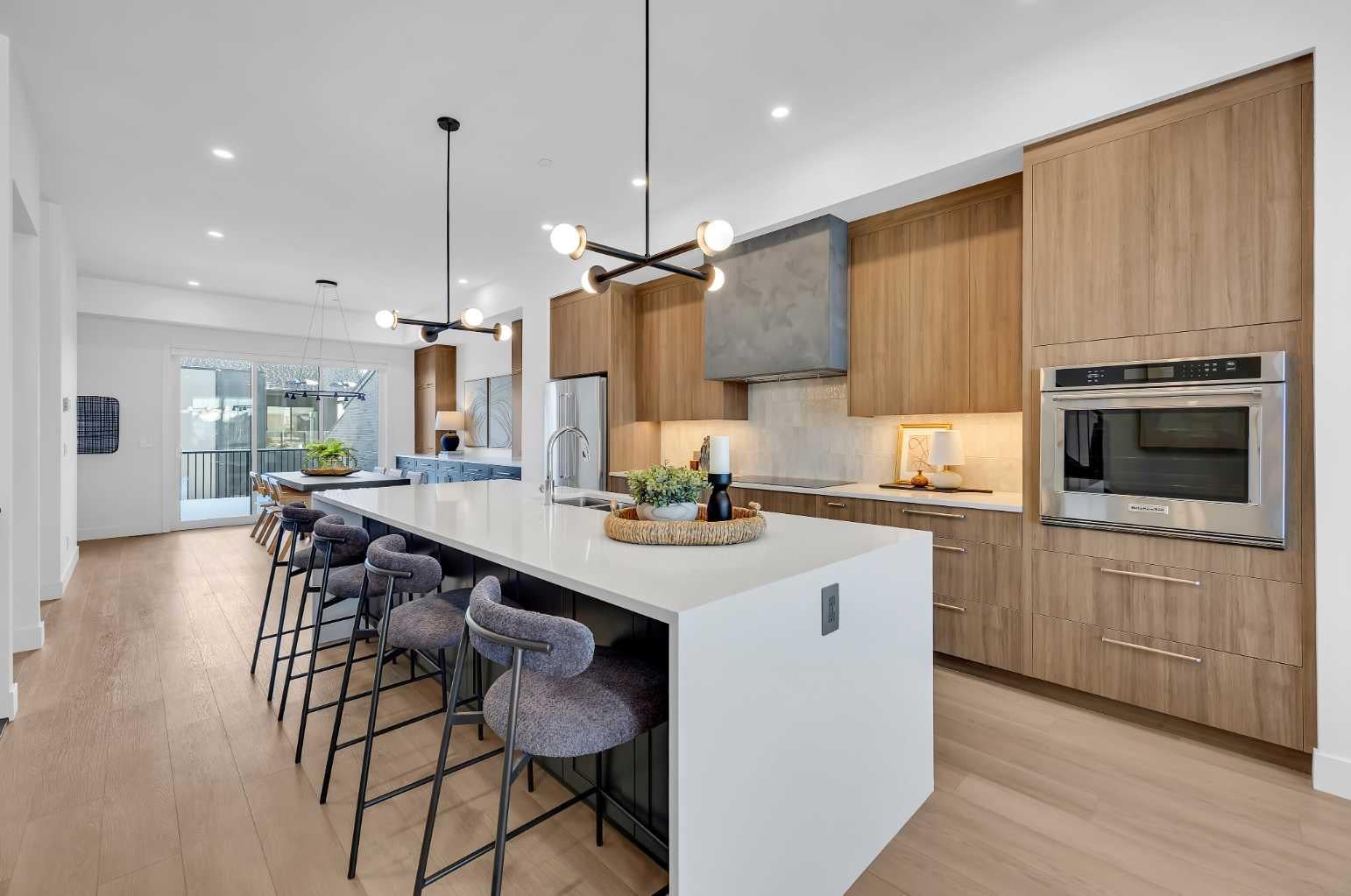 124 Greenwich Drive NW