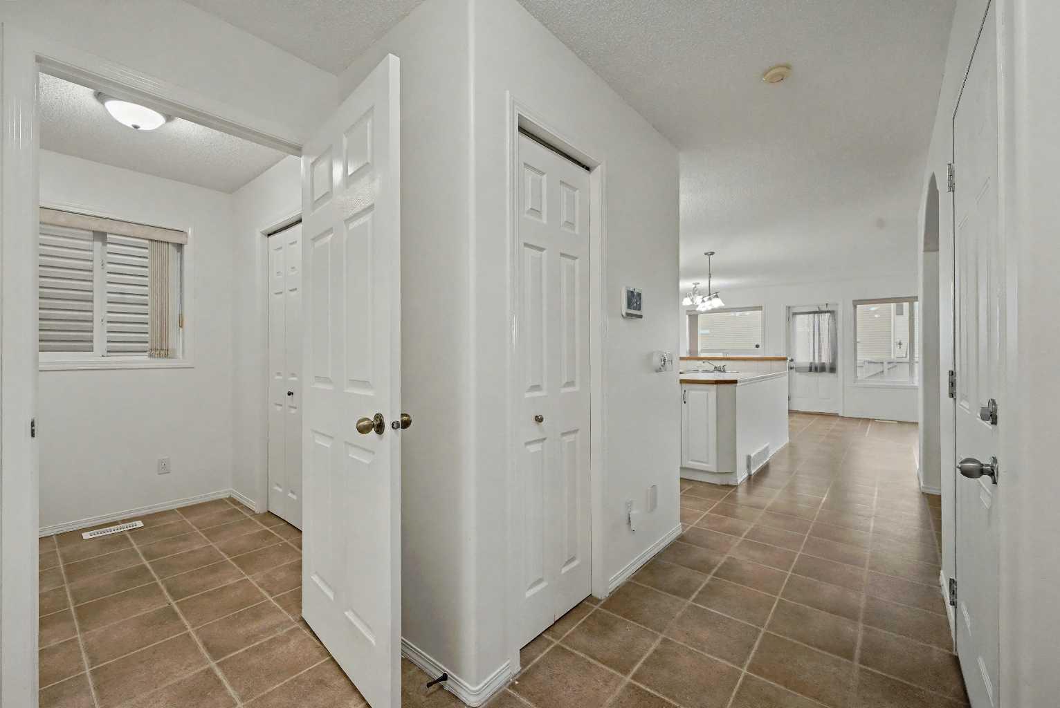 12 Tarawood Grove NE