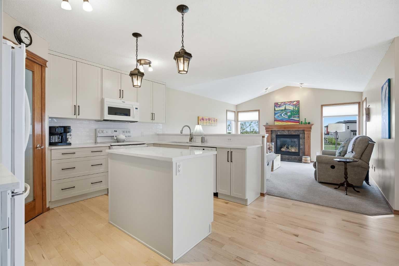 276 Kincora Heights NW