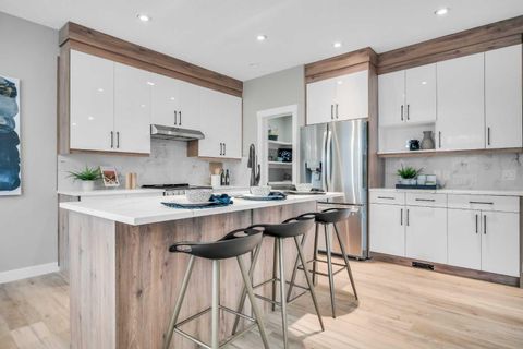 Photo of 198 Panamount Villas NW, Calgary, AB T3K 6K2 (MLS # A2306389)