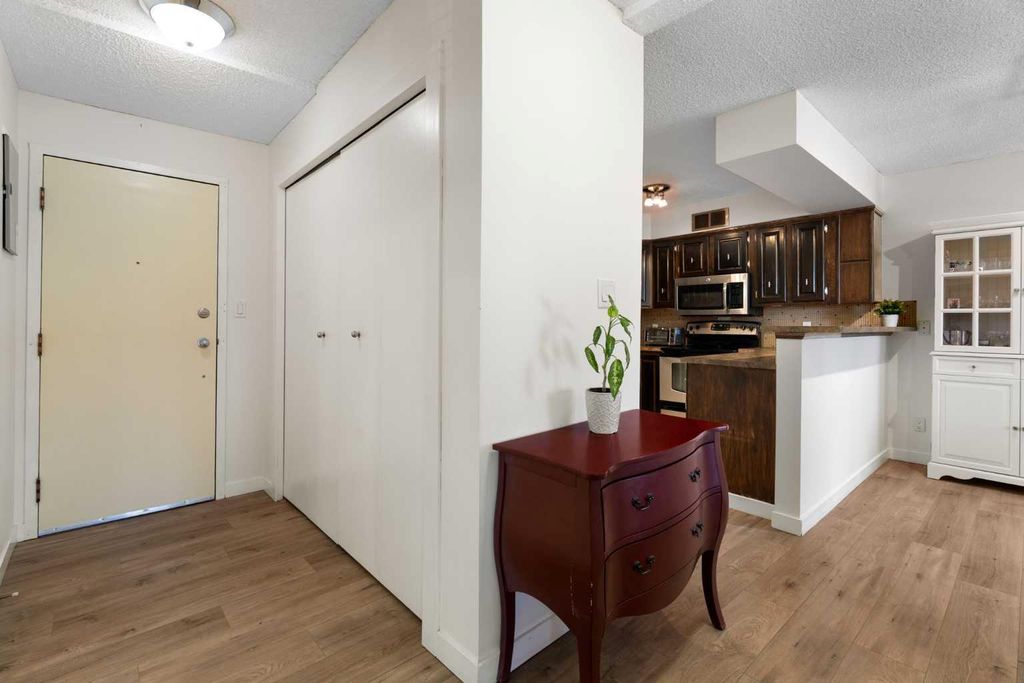 Photo of 722 4A Street NE #3, Calgary, AB T2E 3W2 (MLS # A2297415)