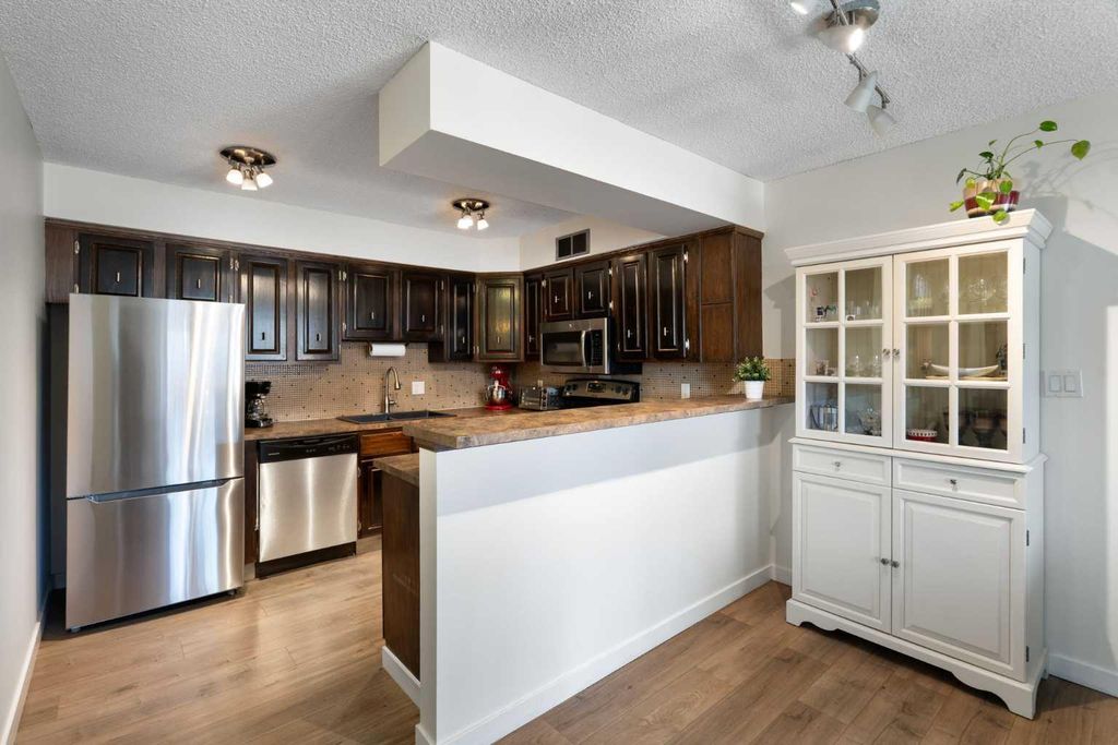 Photo of 722 4A Street NE #3, Calgary, AB T2E 3W2 (MLS # A2297415)