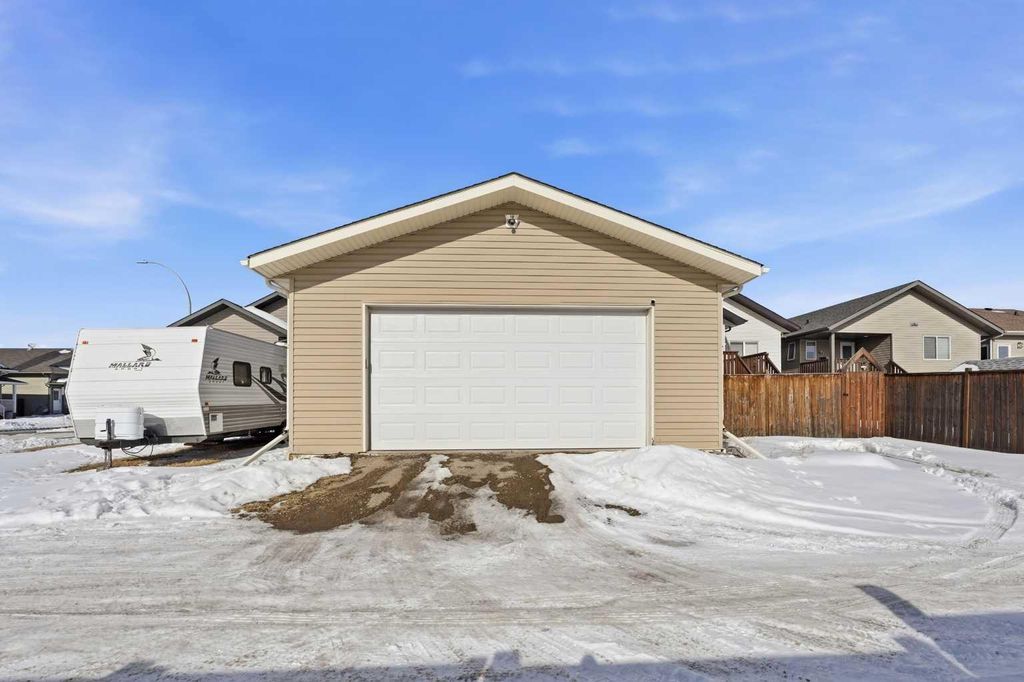 Photo of 6 Harvest Close, Penhold, AB T0M 1R0 (MLS # A2288523)