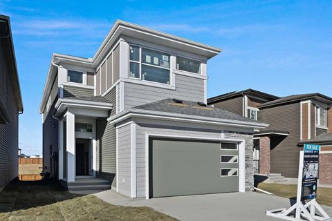 405 Corner Glen Way NE Calgary AB T3N 2P1
