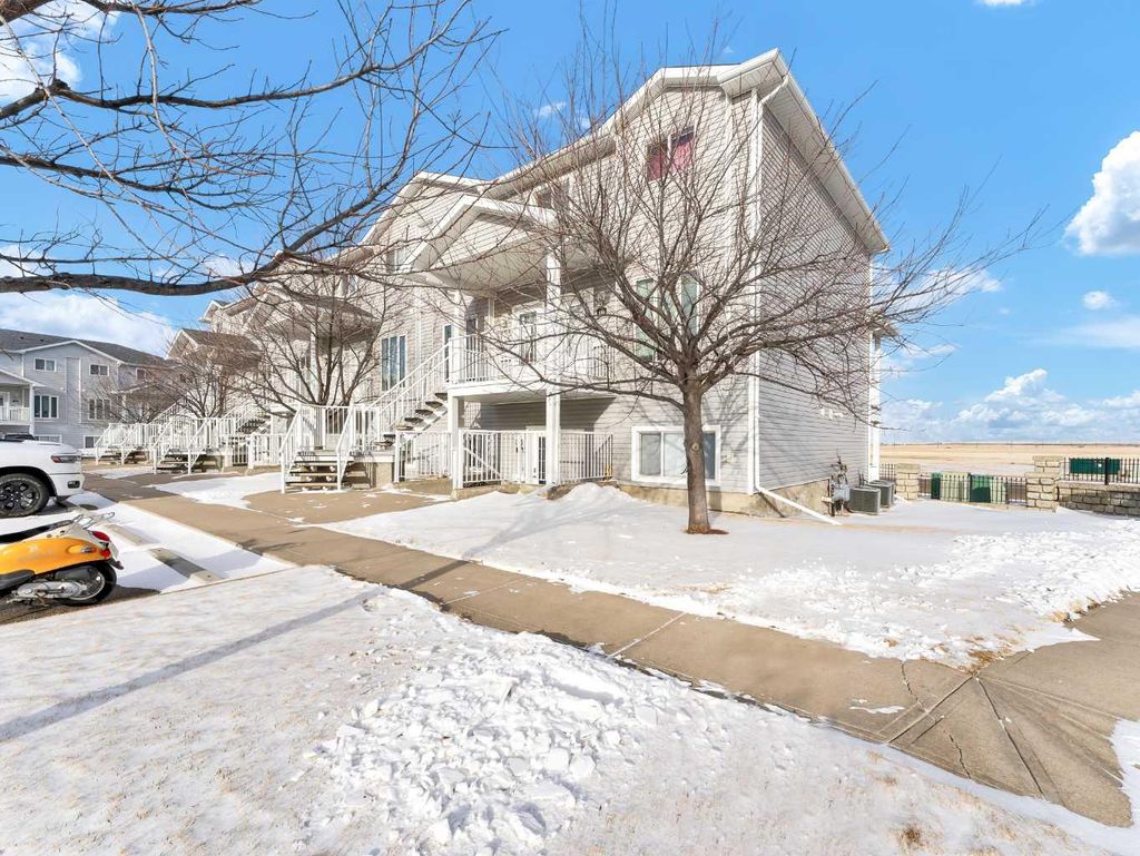 Photo of 112 Northlands Pointe NE, Medicine Hat, AB T1B 0C5 (MLS # A2287382)